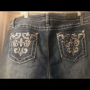 Earl Jeans Capris Size 16